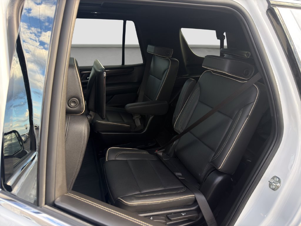 Used 2025 GMC Yukon Elevation w/ Elevation Premium Package AWD/4WD image 13