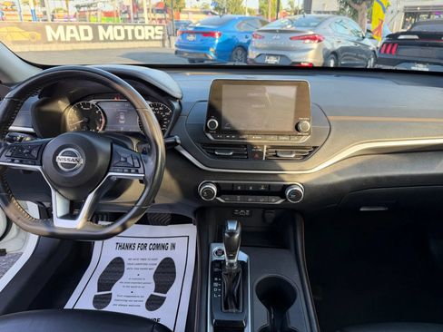 Used 2022 Nissan Altima 2.5 SR FWD image 16