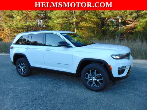 New 2025 Jeep Grand Cherokee Limited RWD image 12