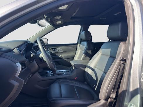 Used 2023 Chevrolet Traverse LT w/ LT Premium Package image 9