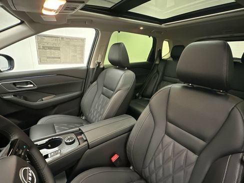 New 2026 Nissan Rogue Platinum w/ Platinum Premium Package AWD/4WD image 9