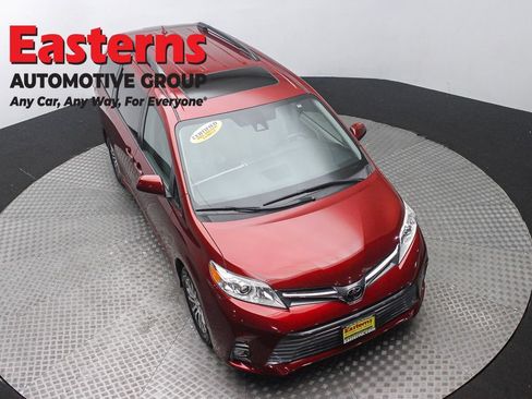 Used 2019 Toyota Sienna XLE FWD image 3