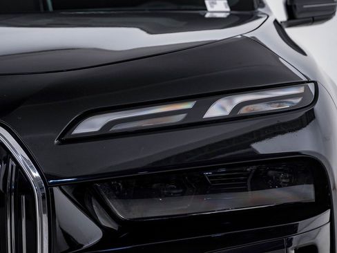 Used 2025 BMW 740i xDrive image 7