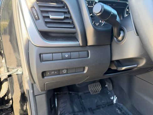 Used 2023 Nissan Rogue SV AWD/4WD image 19