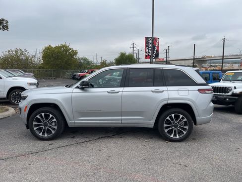 Used 2022 Jeep Grand Cherokee Overland image 36