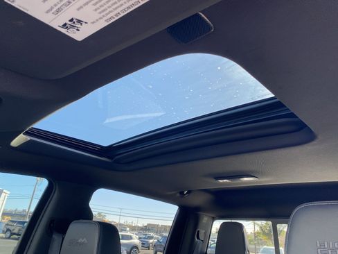 Used 2021 Chevrolet Silverado 1500 High Country w/ Technology Package image 23