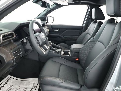 Used 2025 Toyota Tacoma Limited image 18