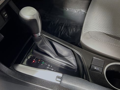 Used 2017 Toyota Corolla LE image 21