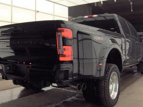 Used 2025 Ford F450 Platinum image 4