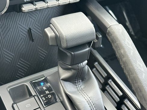 Used 2025 Toyota Tacoma SR5 image 33