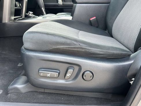 Used 2016 Toyota 4Runner SR5 AWD/4WD image 18