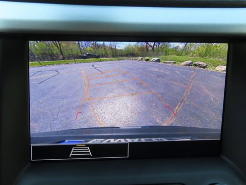 Used 2023 GMC Acadia SLE w/ Driver Convenience Package image 5