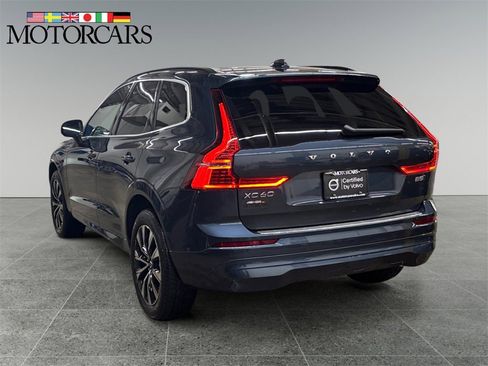 Certified 2023 Volvo XC60 B5 Core w/ Climate Package image 5