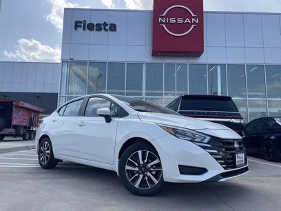 New 2025 Nissan Versa SV w/ Trunk Package