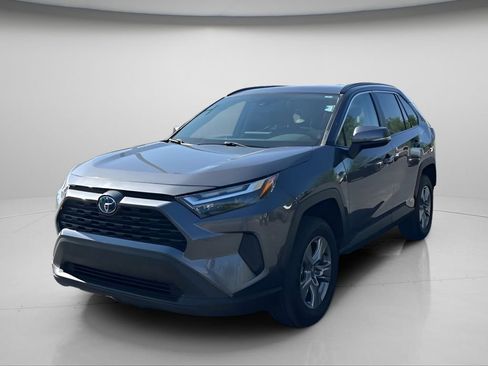 Used 2022 Toyota RAV4 XLE w/ Convenience Package AWD/4WD image 9