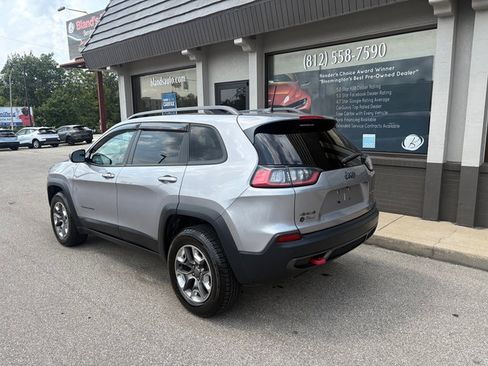 Used 2019 Jeep Cherokee Trailhawk w/ Comfort/Convenience Group AWD/4WD image 3
