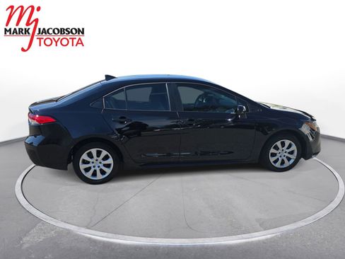 Used 2025 Toyota Corolla LE FWD image 4