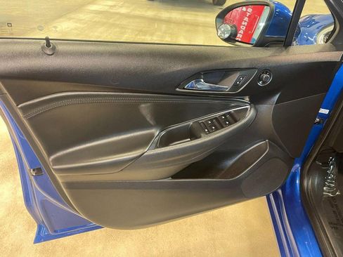 Used 2018 Chevrolet Cruze Premier image 20