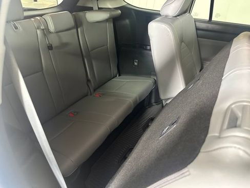 Used 2023 Toyota Highlander XLE AWD/4WD image 24