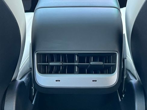 Used 2023 Tesla Model Y Long Range AWD/4WD image 38
