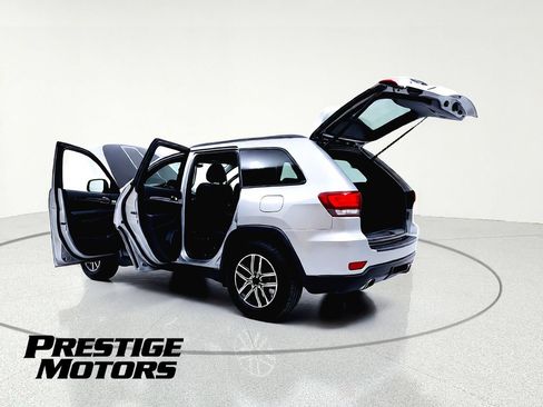 Used 2019 Jeep Grand Cherokee Trailhawk AWD/4WD image 12