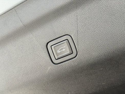 Used 2023 Chevrolet Tahoe Premier w/ Advanced Technology Package RWD image 36