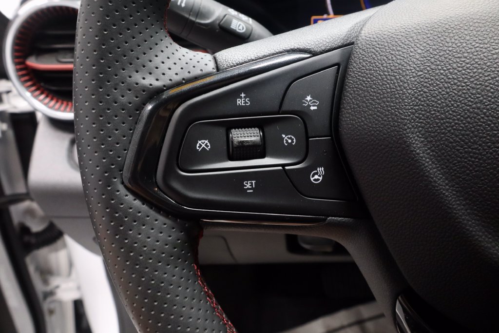 Used 2025 Chevrolet Trax RS FWD image 23
