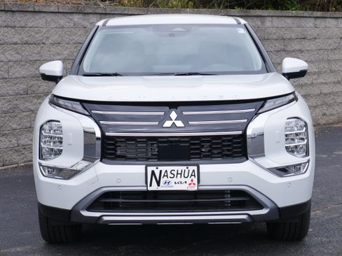 Used 2026 Mitsubishi Outlander SE AWD/4WD image 2