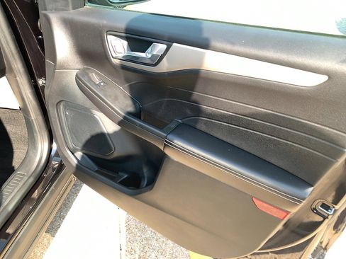 Used 2021 Ford Escape SE image 14