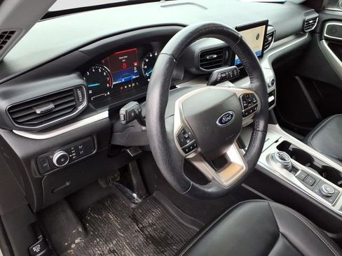 Certified 2022 Ford Explorer XLT w/ Equipment Group 202A image 13