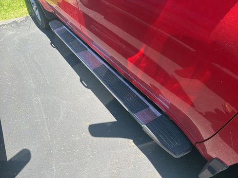 Used 2022 Chevrolet Silverado 1500 LT AWD/4WD image 3