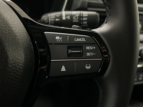 Used 2025 Honda Pilot Touring image 14