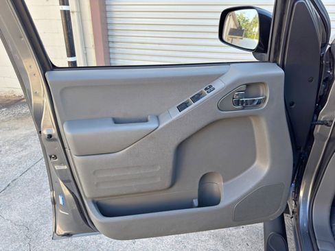 Used 2020 Nissan Frontier SV w/ Midnight Edition Floor Mats RWD image 34