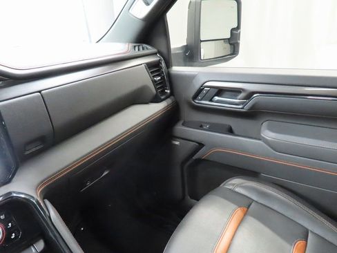 Used 2025 GMC Sierra 2500 AT4 image 25