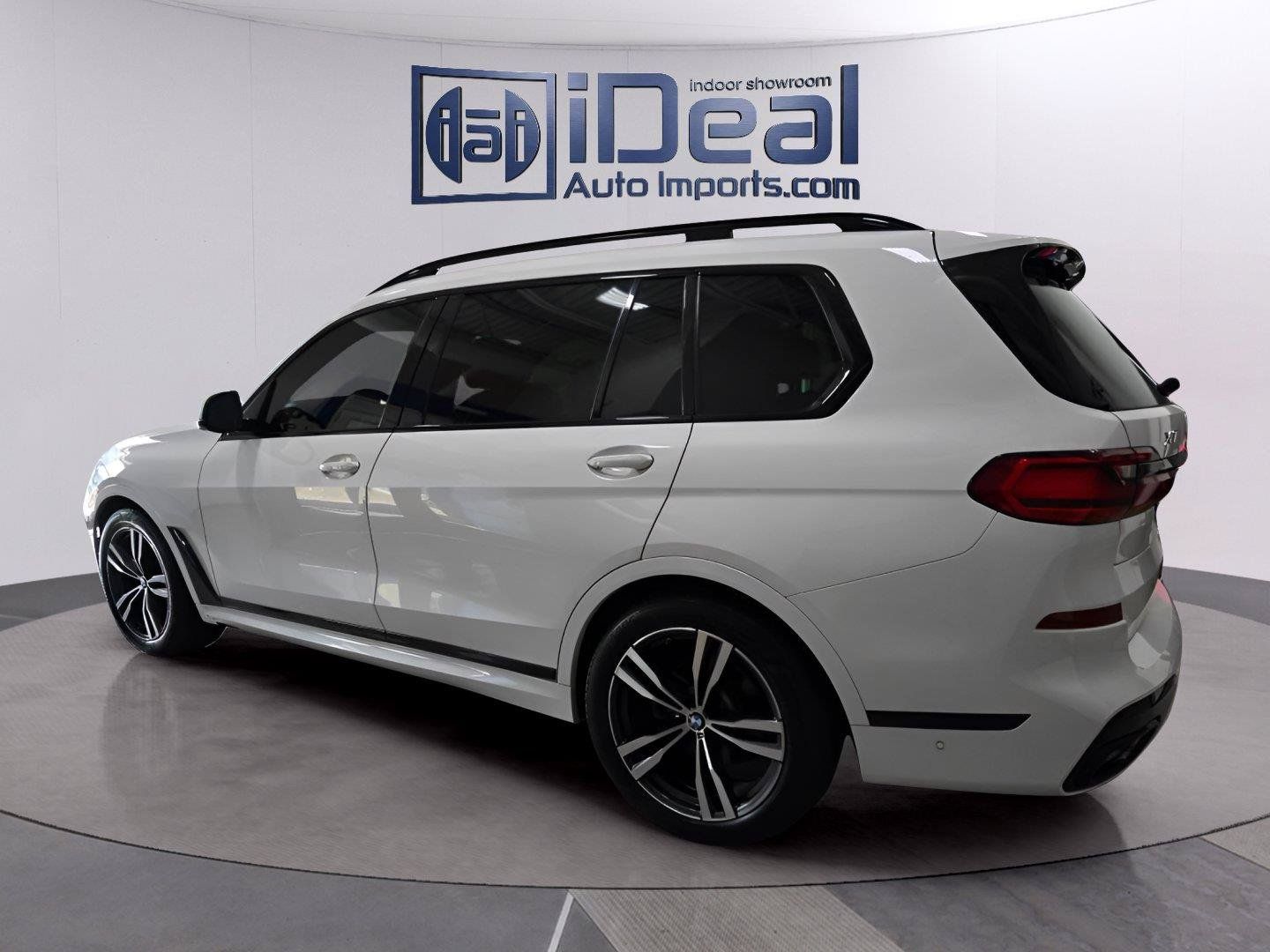 Used 2020 BMW X7 xDrive40i w/ M Sport Package AWD/4WD image 3