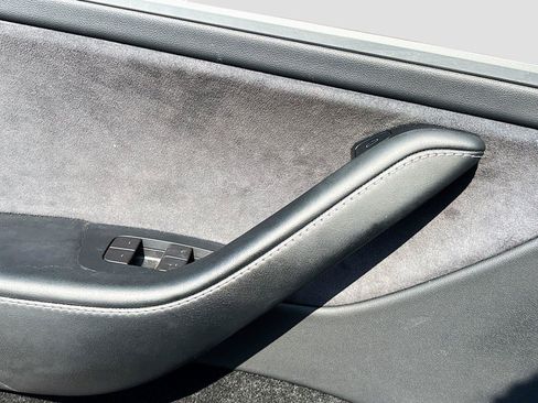 Used 2023 Tesla Model Y Long Range AWD/4WD image 18