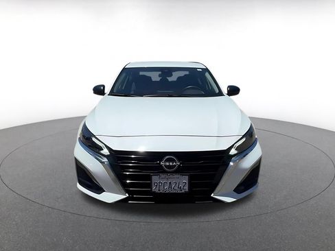 Used 2025 Nissan Altima 2.5 SV FWD image 4
