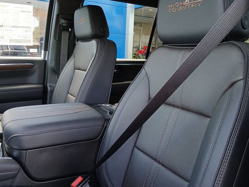 New 2025 Chevrolet Suburban High Country image 21