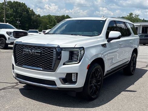 Certified 2024 GMC Yukon Denali Ultimate w/ LPO, Floor Liner Package AWD/4WD image 4