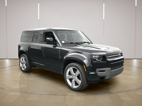 Used 2025 Land Rover Defender 110 X-Dynamic SE AWD/4WD image 23