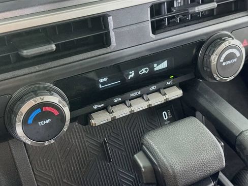 Used 2025 Toyota 4Runner SR5 AWD/4WD image 26
