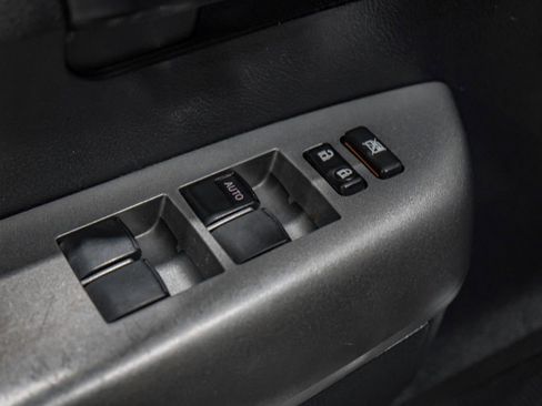 Used 2013 Toyota Tundra 2WD CrewMax image 38