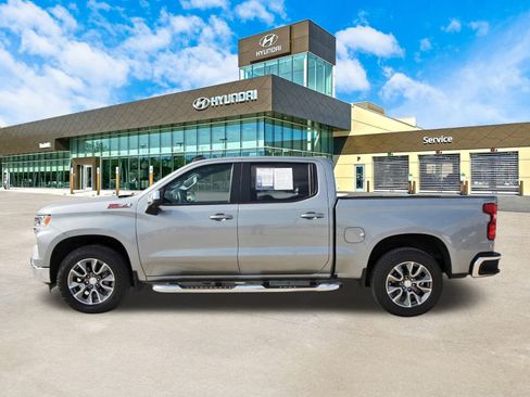 Used 2024 Chevrolet Silverado 1500 LT w/ Z71 Off-Road Package image 9