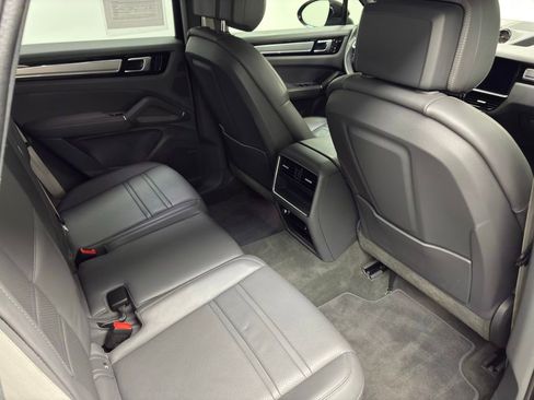 Used 2022 Porsche Cayenne Platinum Edition image 53