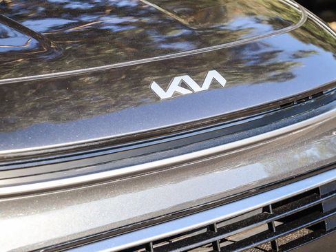 Used 2023 Kia Niro EX Touring FWD image 5