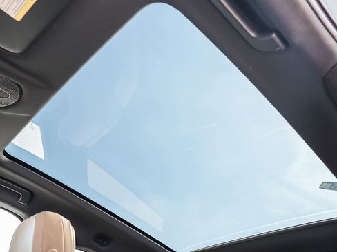 Used 2025 Porsche Cayenne image 39