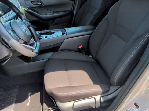 Used 2024 Nissan Rogue S FWD image 16