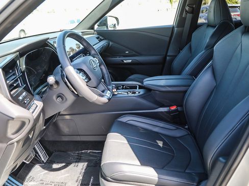 Used 2025 Lexus TX 500h AWD w/ Technology Package image 17