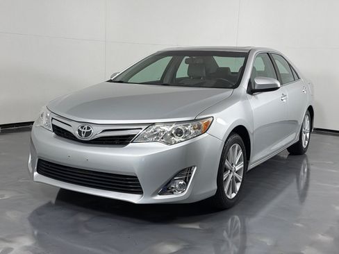Used 2014 Toyota Camry XLE w/ Leather Package FWD image 10