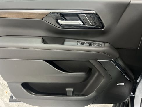 New 2026 Chevrolet Suburban High Country image 21